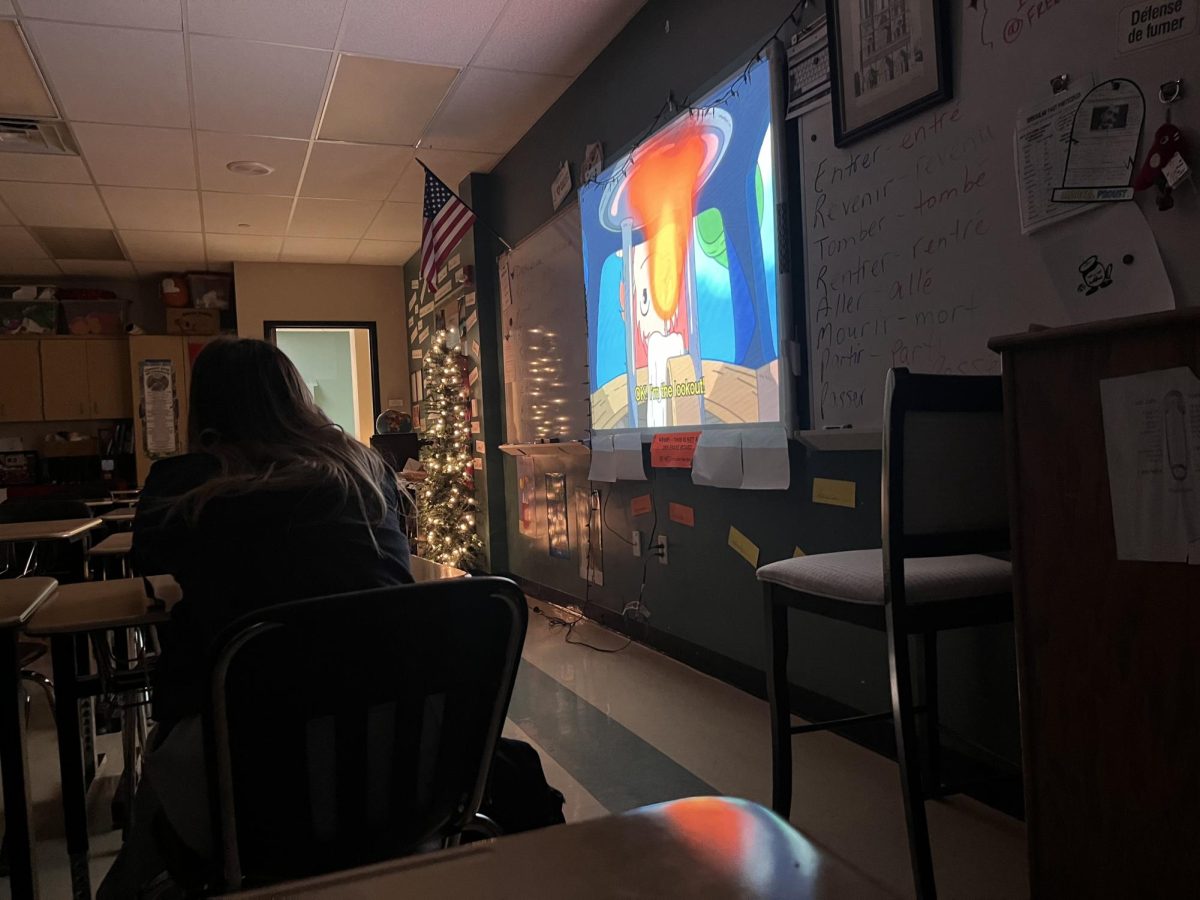 Student Delia Jablonski watching Ponyo in Le Cercle Français.