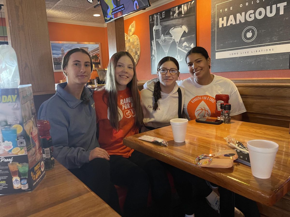 Co-visionary Delaney Starr and team member Jada Goings join their friends Carys Crone and Claire Monahan to thank them for their support.