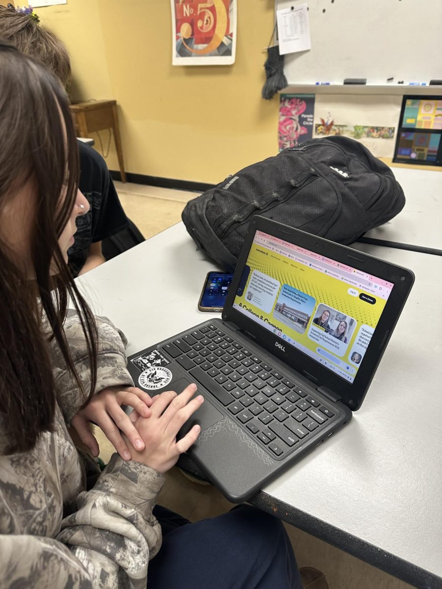 Lauren Lamparyk logging into School Links to check her progress.