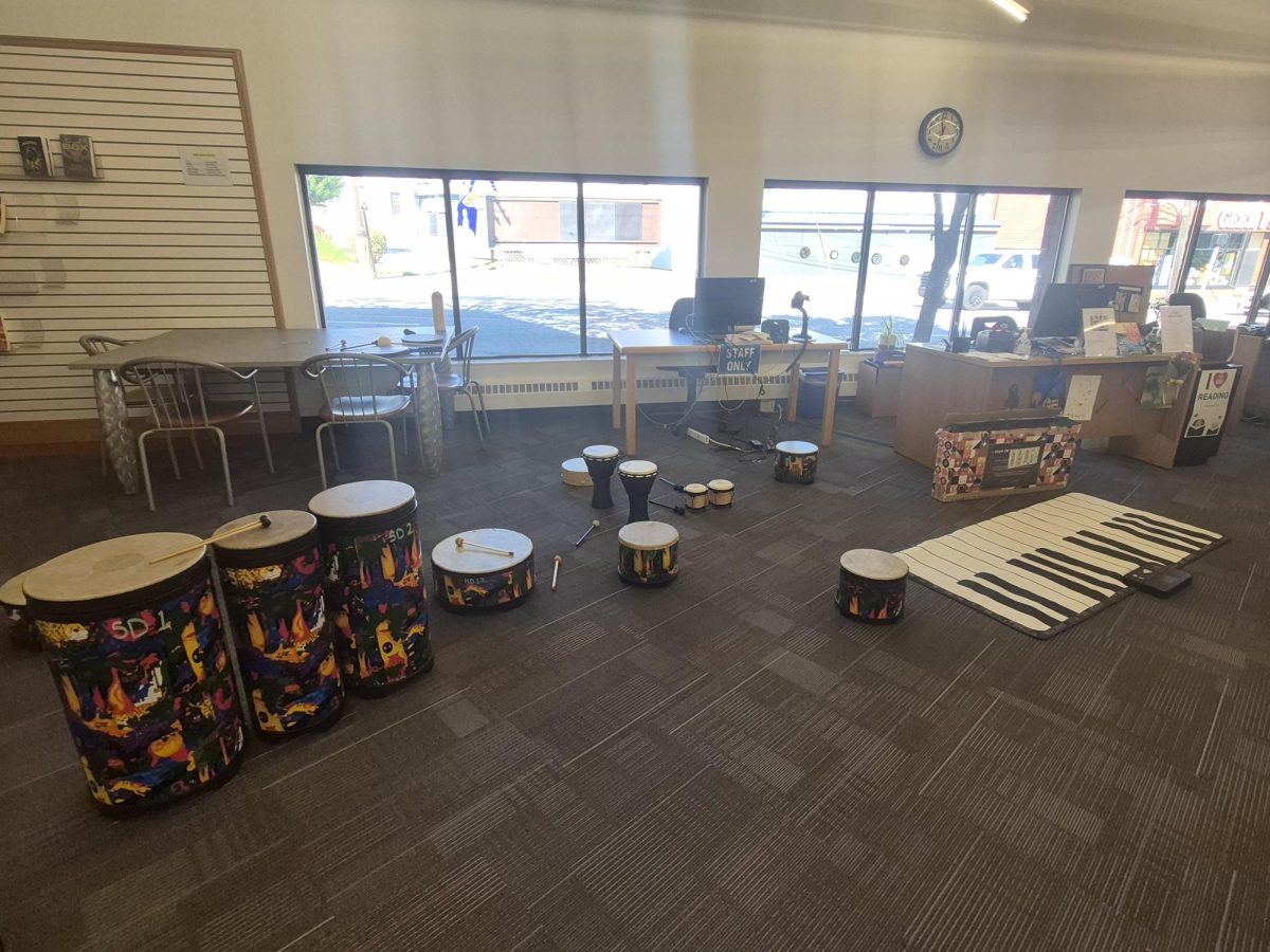Musical instruments are ready for the kids to experiment with. 